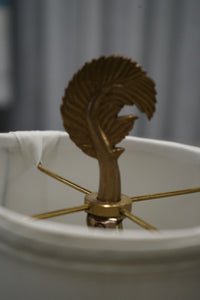 A stunning table lamp by Chapman (circa 1990's). The lamp features 2 palm fronds in brass that appear to be bent or swaying. Chicago, Studio Sonja Milan