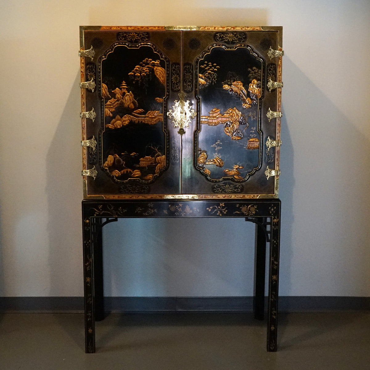 An Oriental George III Lacquer Bar Cabinet from Baker's Stately Homes Collection
