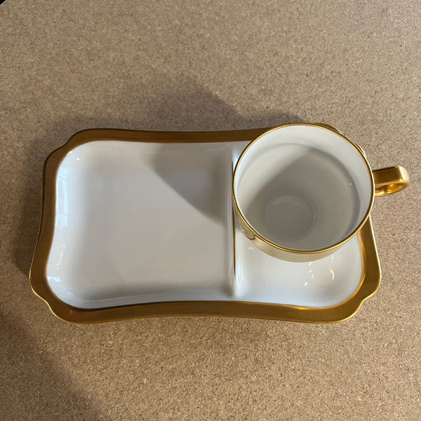 Beautiful 22K gold trimmed snack set by Seyei Japan.  8 cups and 8 plates.    Vintage set.  Some slight wear.