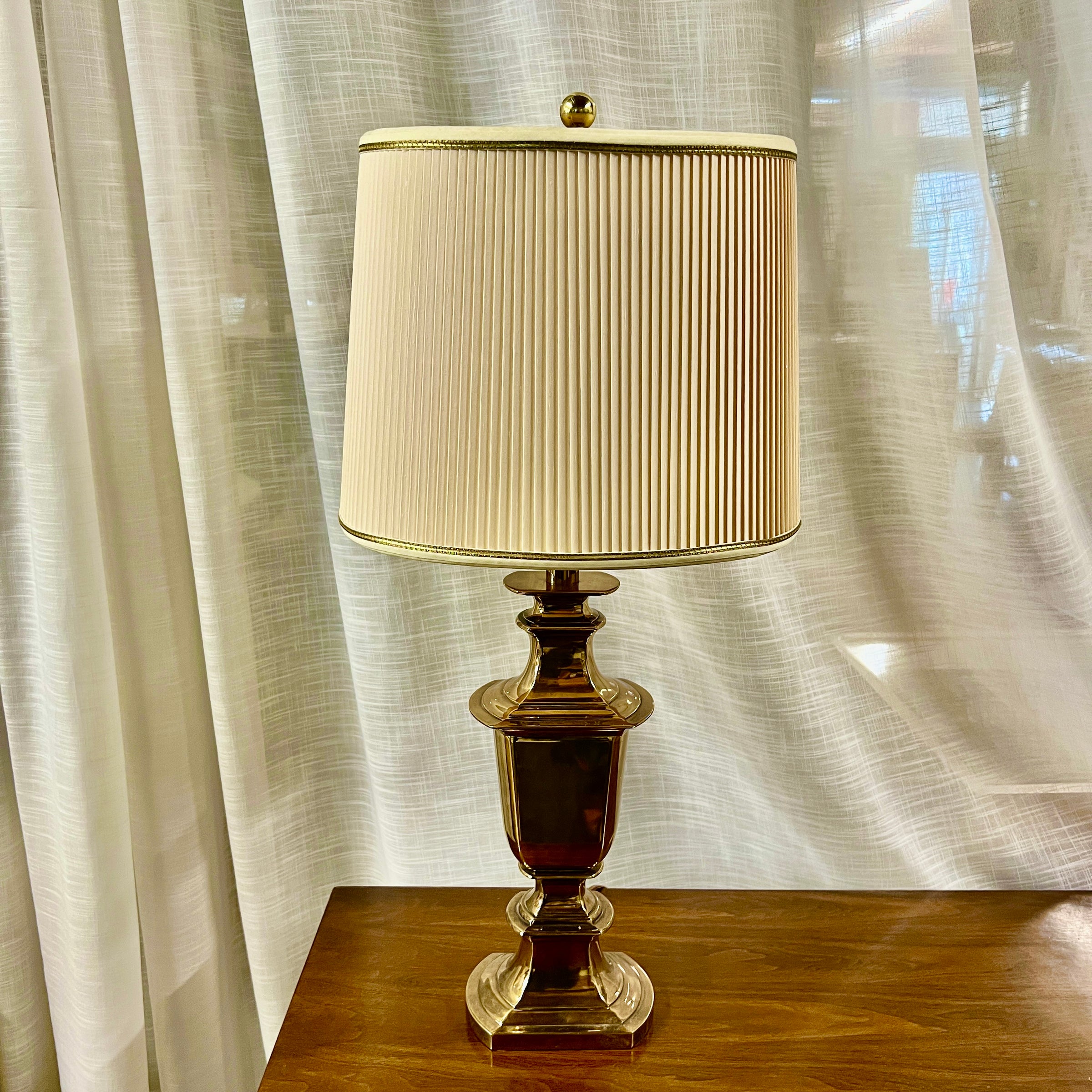 Vintage Stiffel Pale Yellow Ceramic and Brass Table Lamp – Vintage