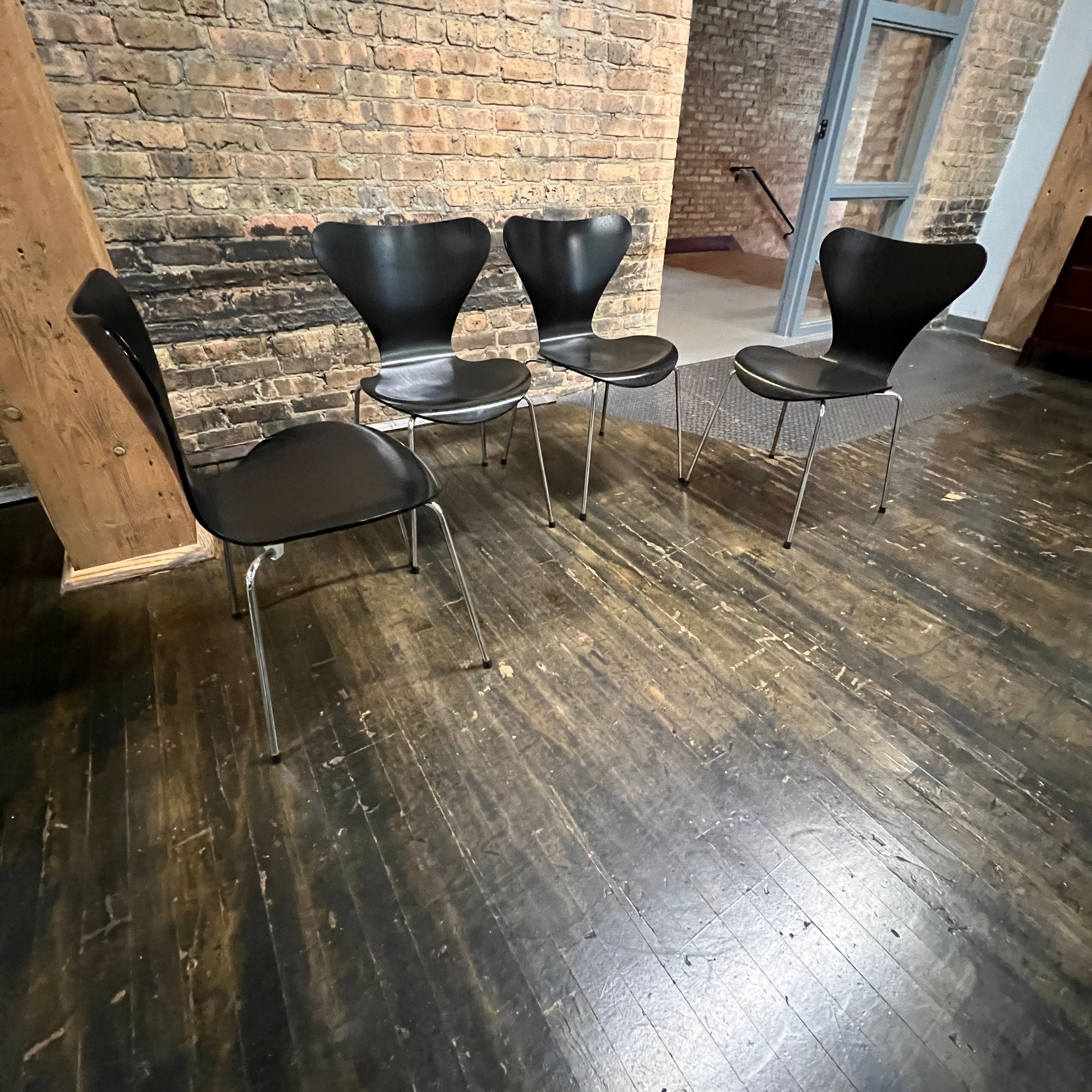 Fritz Hansen Series 7 Chair in Black – Studio Sonja Milan