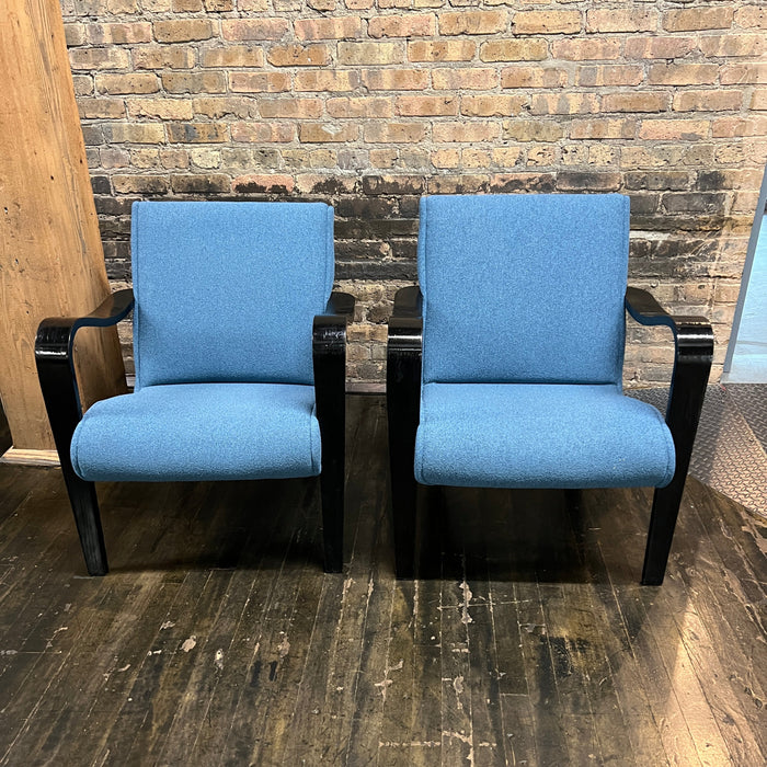 1930's Thonet bentwood lounge chair. The chair features bentwood arms and legs in black lacquer. The chair is solidly constructed and super comfortable