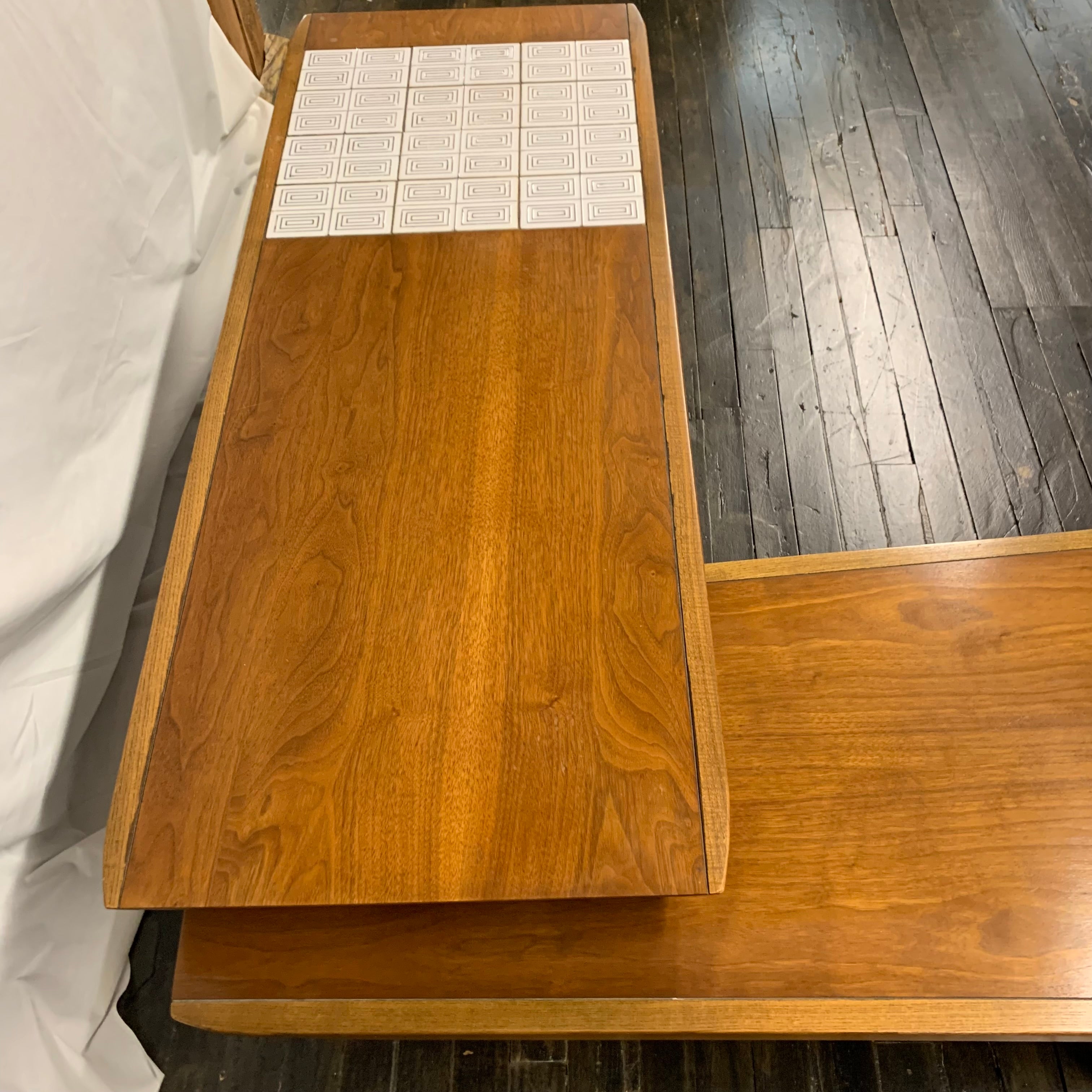 Mid-Century Lane Cosmopolitan Switchblade Coffee Table with