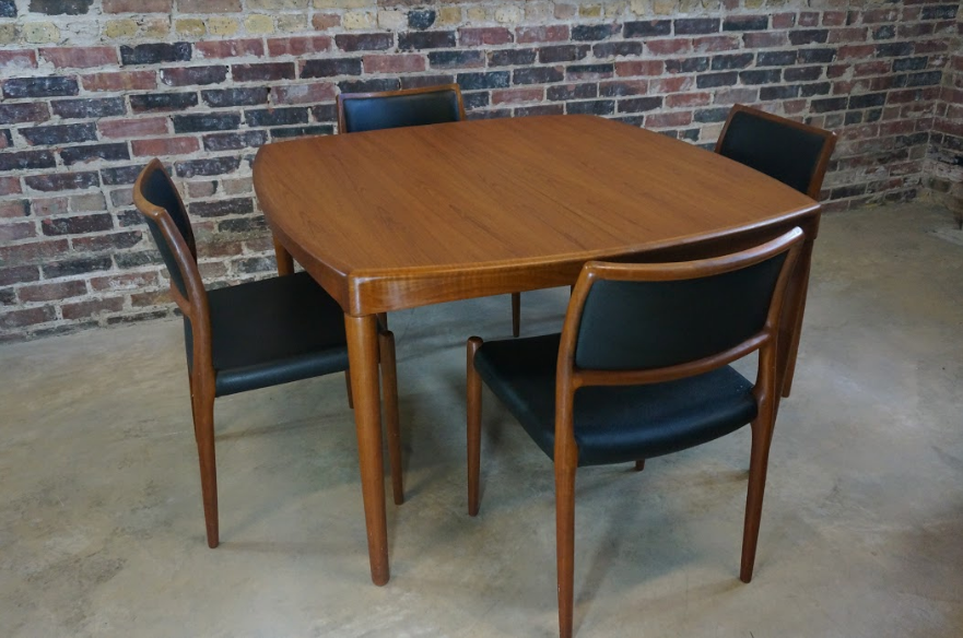 Mid Century Teak Danish Dining Table with 3 leaves