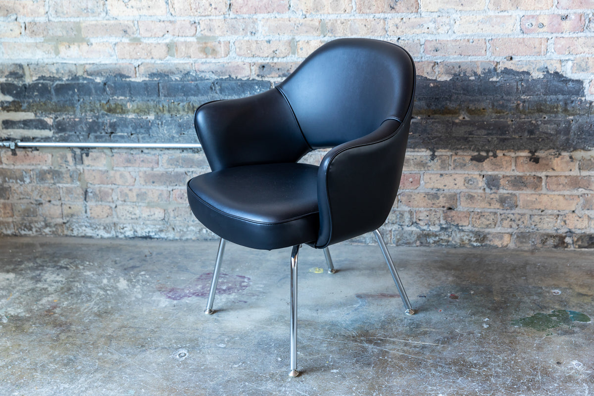 Black Leather Saarinen Executive Armchair by Knoll