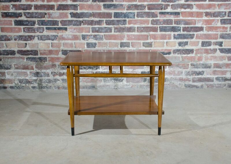 Mid century acclaim end table by Lane.  Walnut finish